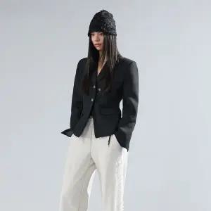 [에고이스트](강남점)[BLUE LABEL] 단추장식 슬림핏자켓 (ER3OJK03)