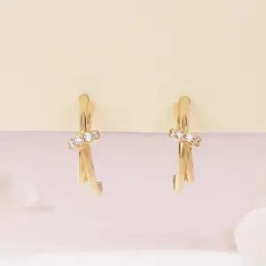 갤러리아 [비앤비골드] 18K 엑스 크로스 큐빅링 침귀걸이 한쌍 MNE42492