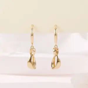 갤러리아 [비앤비골드] 18K 이중 삼각 고리링 원터치 귀걸이 한쌍 MNE42488