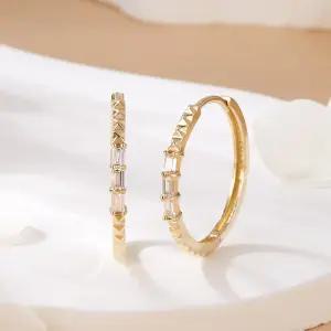 18K 볼륨 스터드 바게트 큐빅 원터치 링귀걸이 L 한쌍 MNE42505