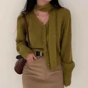 여성 브이넥 가디건 세트 봄가을 도톰 니트 스카프 포함 고급스러운 코디