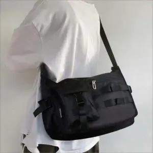 수납력 크로스백 좋은 남녀 포켓 가방 버클 포인트