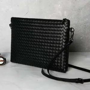 가죽 클러치백 손가방 크로스 위빙 가방 블랙
