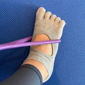 [하프클럽/]홈트 필라테스 발가락 양말 연그레이