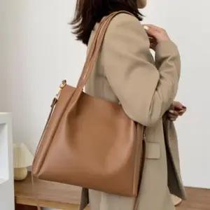 심플라인 페이크 레더 가죽 숄더백 연예인 보부상 가방 학생 그로스백 데일리 만능코디