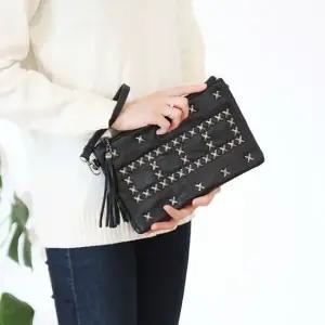 여성 클러치백 스터드 가방 데일리 감성 유니크 장식