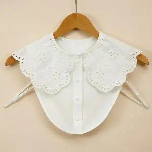 [셀러허브]펀칭 자수 빅 페이크 카라 OSM-1006915 (S46778577)