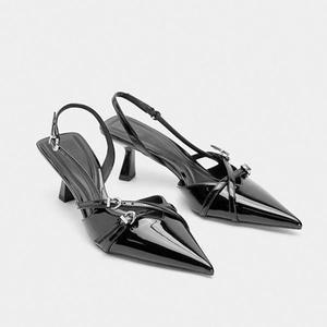 [하프클럽/] 세련된 스틸레토 유광 스트랩 샌들힐 슬링백 0209