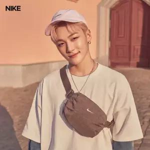 나이키 아우라 크로스바디백 해외여행 도난방지 가방 러닝 HM6120-214