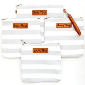 스타일리시한 기저귀 가방 정리 파우치 - 가죽 엠보싱 라벨 손목 스트랩 및 내구성 있는 금속 지퍼가 회색