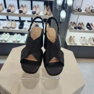 [엘칸토]엘칸토 HC10 여성투웨이양가죽샌들검정 LCWW82U62619 (49321435)