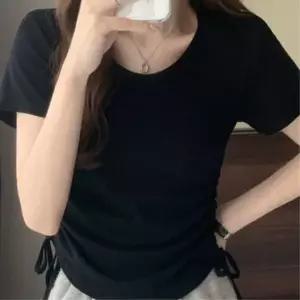 옆셔링 여름반팔 크롭 반팔 여름 데일리룩아이템 여성반팔티 여리핏 티셔츠 일상룩 여성모던룩 세련된느낌