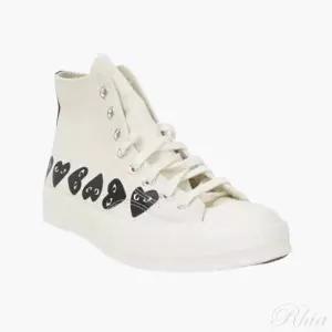 꼼데가르송 FW24 공용 로고 하이탑 스니커즈 슈즈 AZ K127 001 화이트