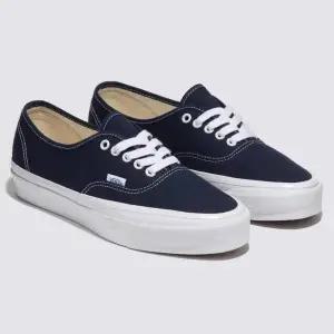 [반스](천안아산점)VANS 반스 VN000CQAOA8 프리미엄 어센틱 리이슈 44 남여공용 스니커즈