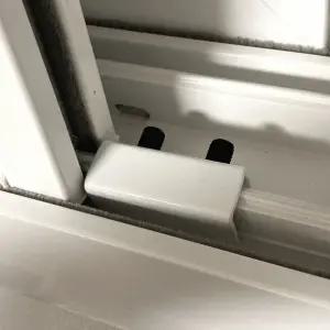 창문 샷시 스토퍼 잠금장치 창문잠금장치 방충망잠금장치 창문스토퍼