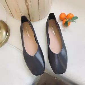 여자 데일리 컬러 심플 클래식 사각코 유광 플랫슈즈