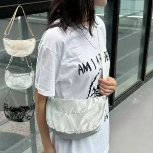 [다잇템]여자 반달 3컬러 유광 봄 여름 숄더 크로스백