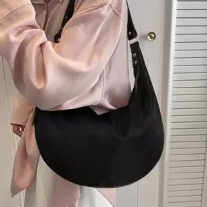 보부상 베이직 버클 여성 데일리 크로