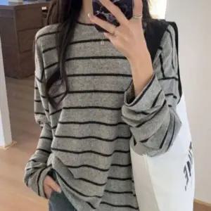 루즈핏 스트라이프 라운드넥 롱슬리브 여성 긴팔 티셔츠