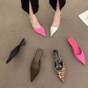 [하프클럽/] 스틸레토 단아한 뮬 샌들힐 0211