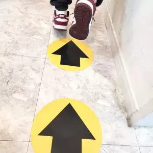 바닥 부착형 화살표 표시/표지판/안내/스티커/방향/출입구/비상구/길안내/미니표지판/출입구표시/유도표지