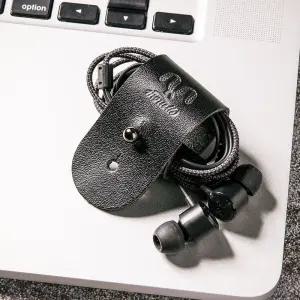 무에뜨 소가죽 스트랩 이어폰 케이블 정리홀더