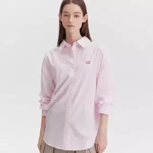 [마리끌레르](의정부점)베이직 로고 오버핏 포플린 셔츠(MAGASH02MLP)