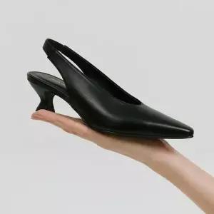 바니스뉴욕 이태리 램스킨 슬링백