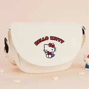 산리오 헬로키티 아이보리 심플 크로스백 가방 넉넉한 수납공간 가벼운 외출 어깨끈 길이조절