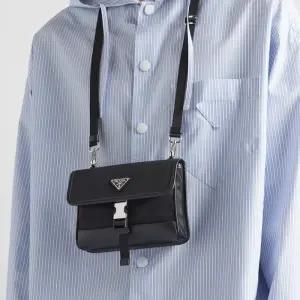 프라다 리나일론 앤 사피아노 레더 스마트폰 케이스 블랙 2ZH1082DMHF0002