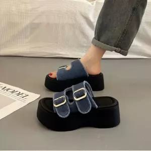 슬리퍼 신발 여자 샌들 여성 버클 바캉스 샌달 통굽 청키슬리퍼