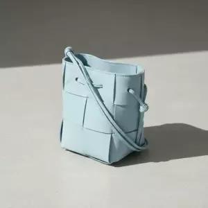 보테가베네타 MUST IT_여성 카세트 미니 버킷백680217 VCQC4 3902