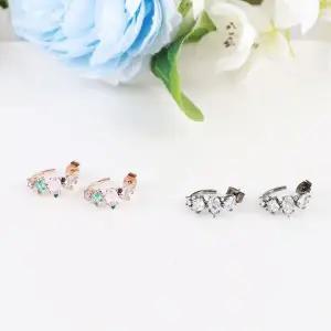 [하프클럽/]시후주얼리 시뮬럿다이아 청키 볼드 라인 귀걸이 EC566E