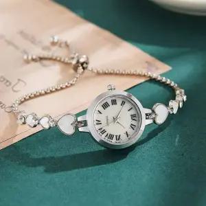 여성 손목시계 실버 세련 포인트 코디 큐빅 모던 큐빅