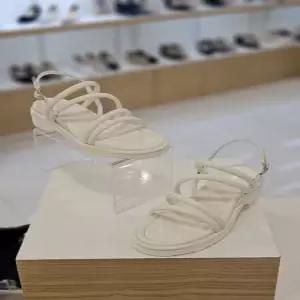 [미소페][미소페] by미소페 여성 누빔 경량 스트랩샌들 (3cm)112524004-1 (P003800654)