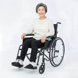 E1 휠체어 접이식 수동 가벼운 경량 펑크없는 통타이어 실내 실외 가정용 병원용 여행용
