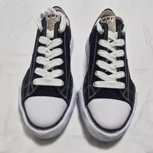 메종 미하라 야스히로 피터슨 OG 솔 캔버스 로우 스니커즈 블랙 A01FW702-BLACK