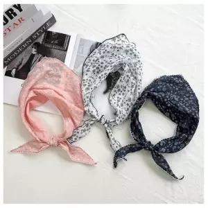 삼각 뜨개 쁘띠스카프 여성 대성무역 여행 땀흡수 미니 여름스카프 꽃스카프 햇빛차단 면스카프