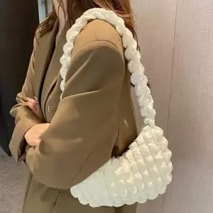 [다잇템]여성 러블리 무지 몽글 불륨 퀄팅 미니 숄더백_5