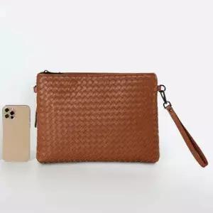 가죽 클러치백 손가방 크로스 위빙 가방 탄