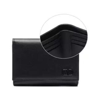 [발렌티노]23SS 남성 V 로고 시그니처 3단 반지갑 (2Y2P0U19_ZQU_0NO_23S)