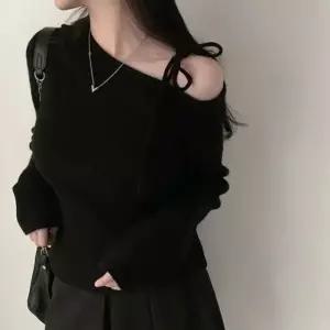 여성 한쪽어깨 오프숄더 니트 리본끈 여리여리핏 긴팔 3색