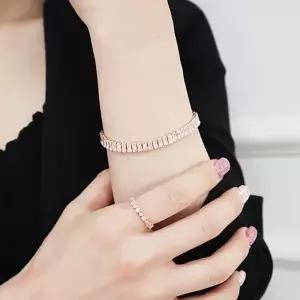 여자 데일리 데이트룩 하객룩 고급스러운 패션 큐빅 포인트 팔찌