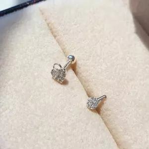 [옷자락]여자 데일리 데이트룩 감성 포인트 하트 자물쇠 키 큐빅 피어싱