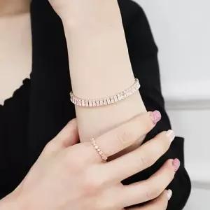 [옷자락]여자 데일리 데이트룩 하객룩 고급스러운 패션 큐빅 포인트 팔찌