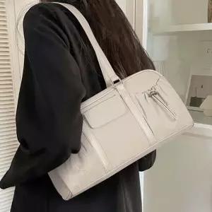 직장인 여성 가방 오피스 패션 코디 데일리 빅 숄더백
