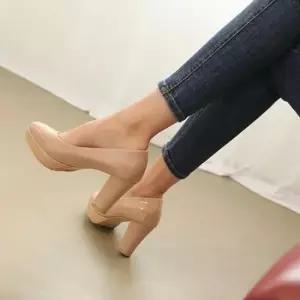 여성하이힐 국내제작 에나멜 가보시 통굽 여성 펌프스힐 면접구두Y