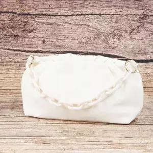 [하프클럽/]솔더 체인백 셔링 크로스 해드백 정장 가방 아이보리