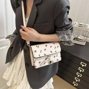 빈티지 여성용 슬림핏 가방 스퀘어백 크로스백 패피5