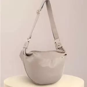 [하프클럽/]내장파우치 빅 반달 심플 숄더백 가방 베이지